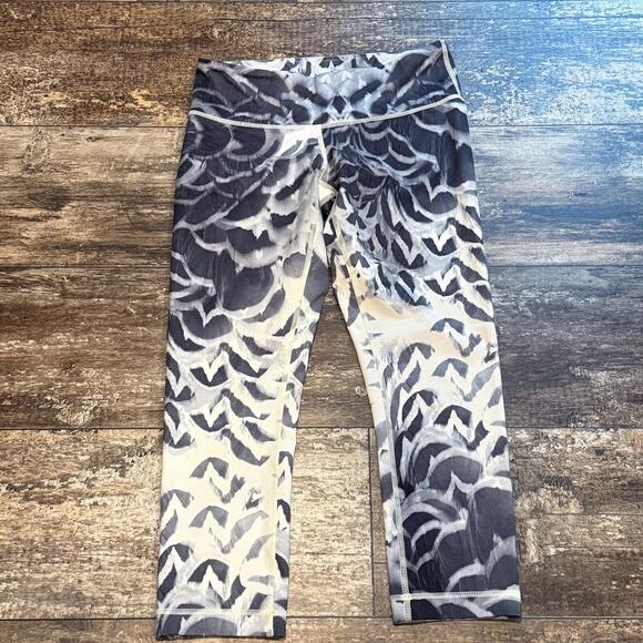 Lululemon Pants Womens 6 Black White Capri Crop High Rise Wunder Under Patterned - Picture 2 of 14